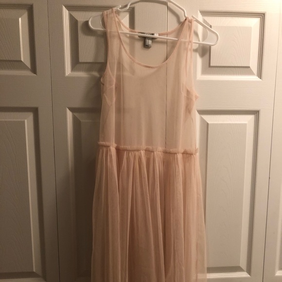 Forever 21 Dresses & Skirts - 🌟 Light pink sheer mesh overlay dress! 🌟